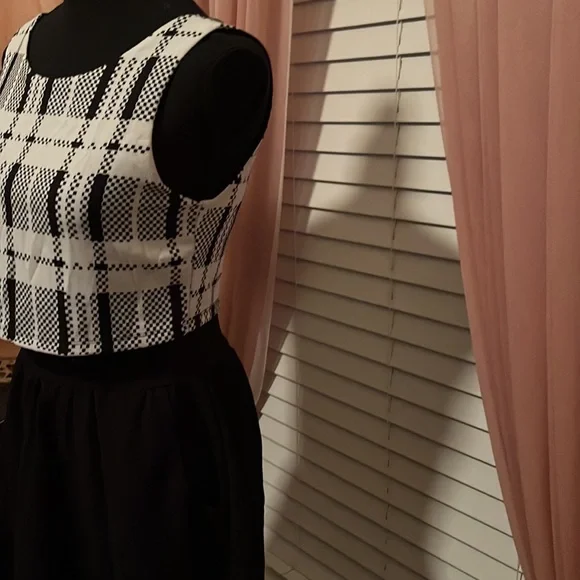 Black and white dress - Picture 6 of 7